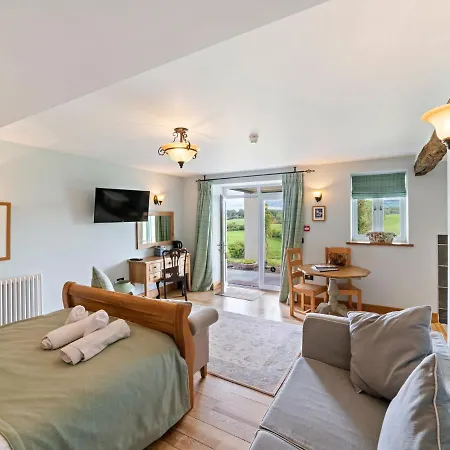 Gorgeous In Nr. Bowness-on-windermere With Garden